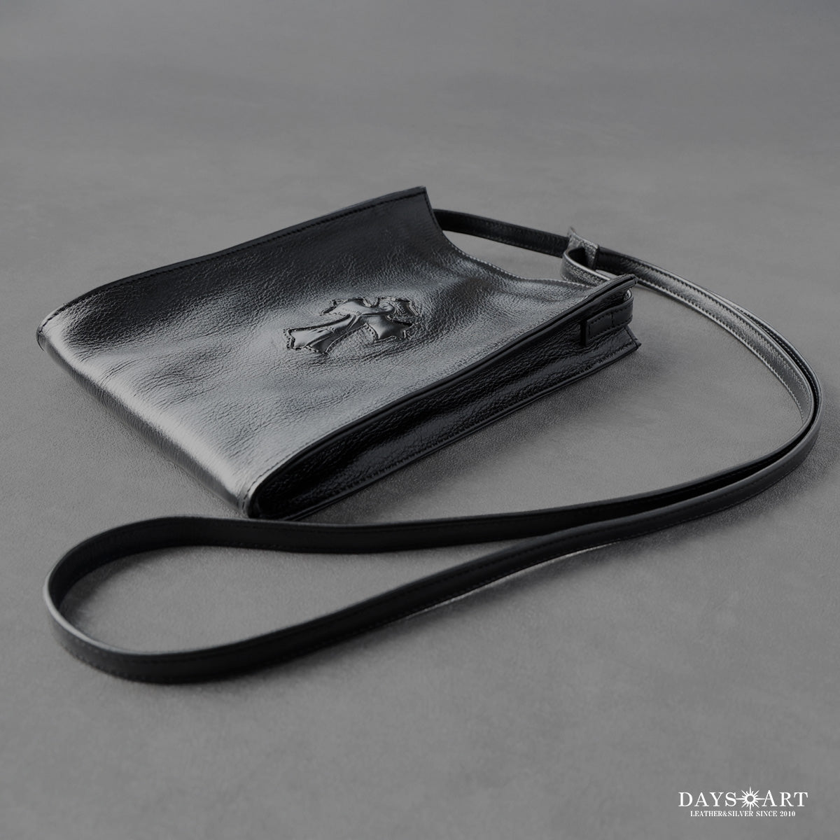 DAYSART Classic クロスモチーフ 本革サコッシュ lb383